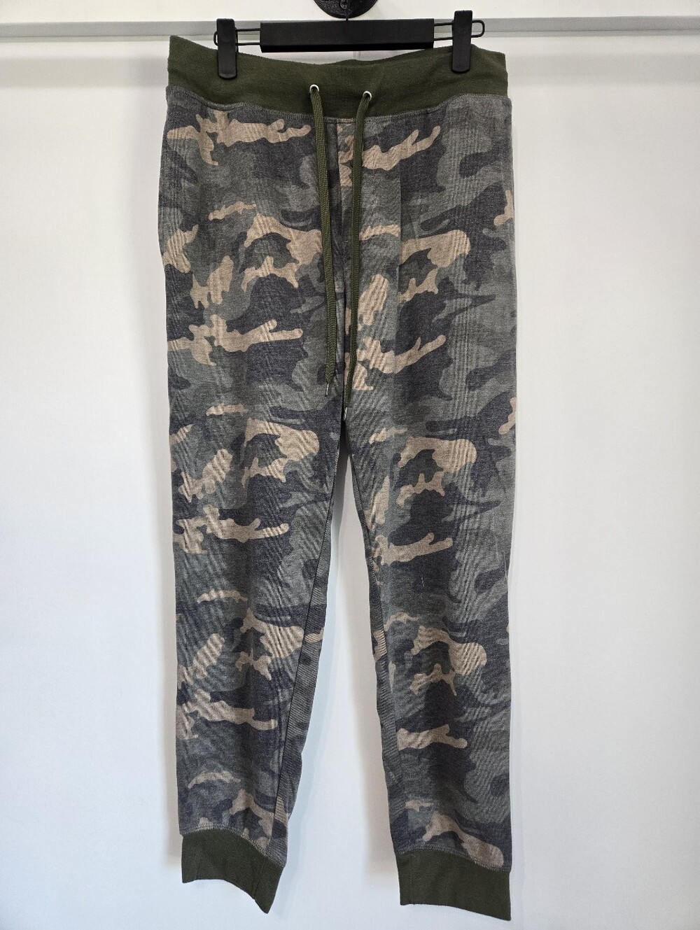 Fruit of the Loom Green Camo Jogger Sweatpants Medium Drawstring Lounge Pants